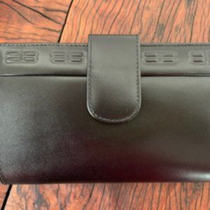 Balenciaga Women's black leather wallet